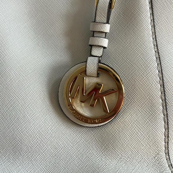 Michael Kors Jet Set Tote- White - Picture 3 of 13